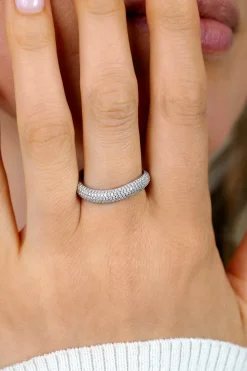 ZINZI zilveren ring volledig bezet met pavé gezette witte zirkonia’s in een vloeiende lijn ZIR2883